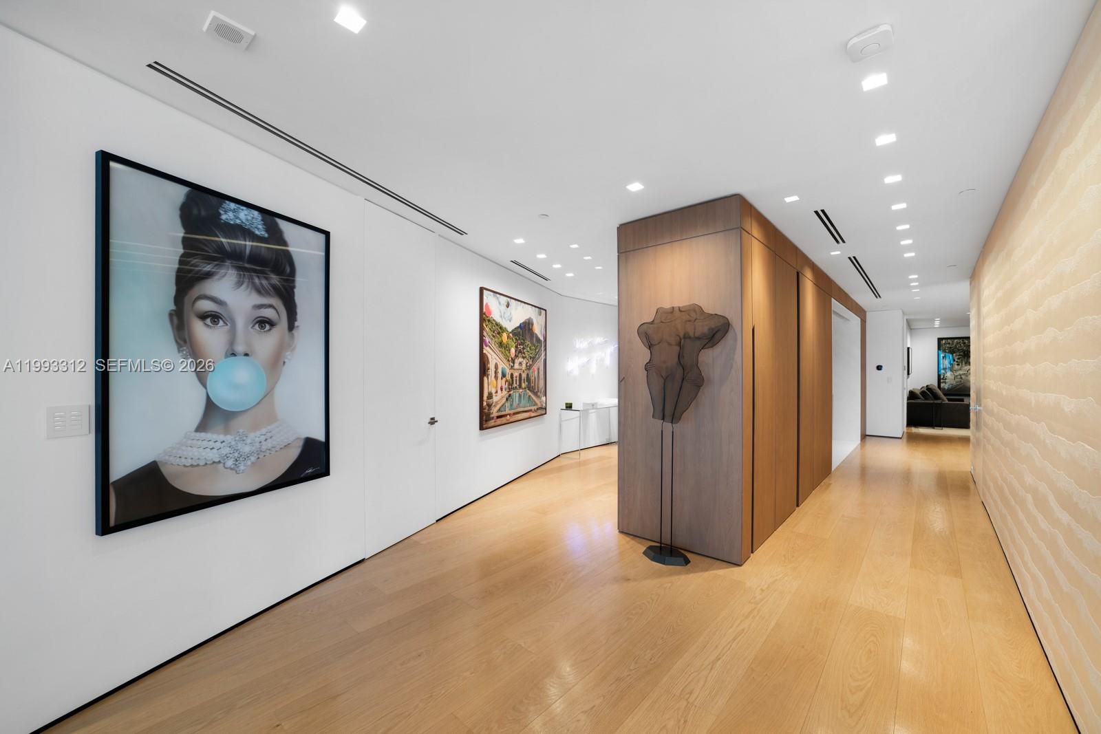 CONTINUUM ON SOUTH BEACH - Residential