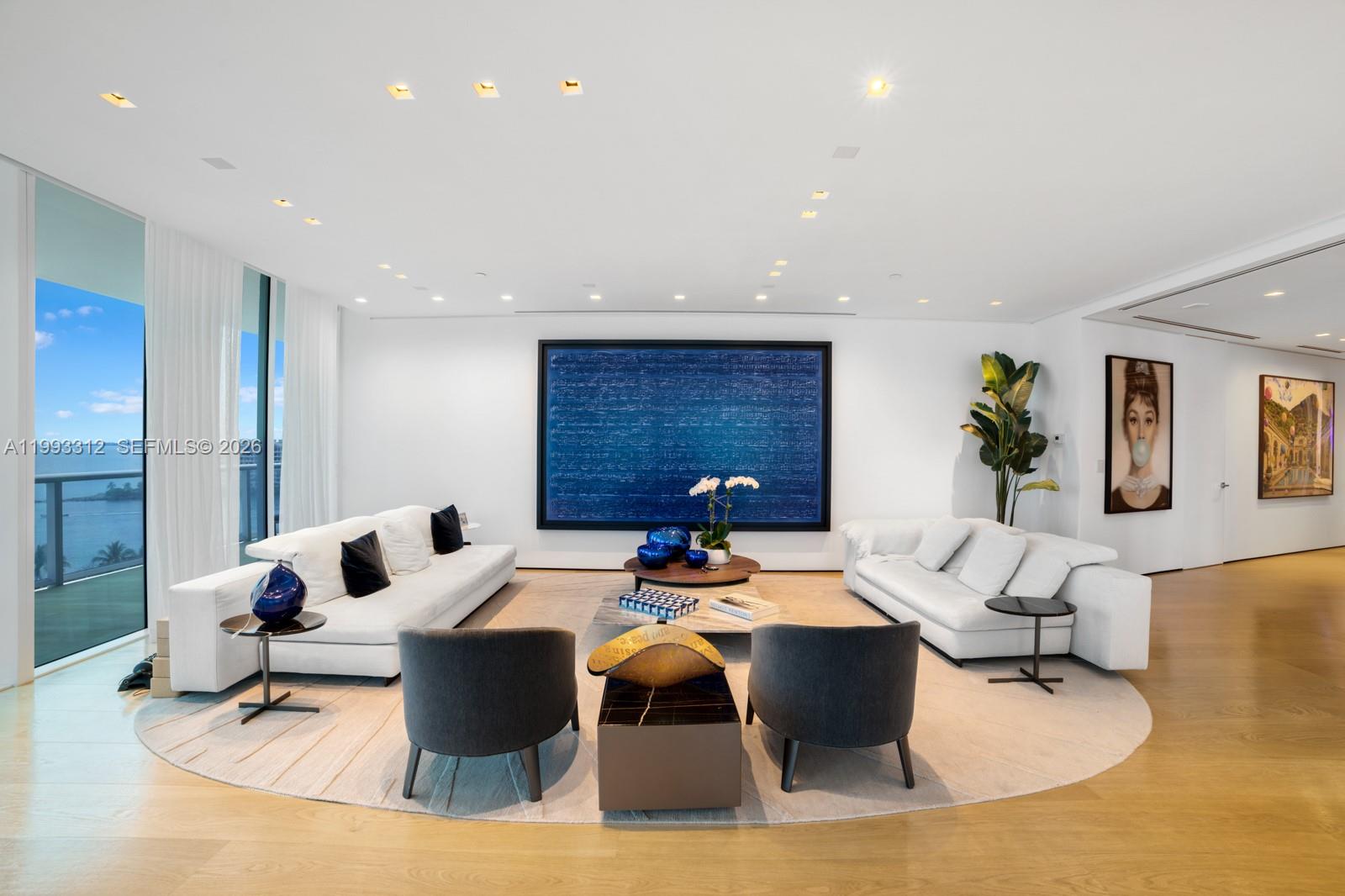 CONTINUUM ON SOUTH BEACH - Residential