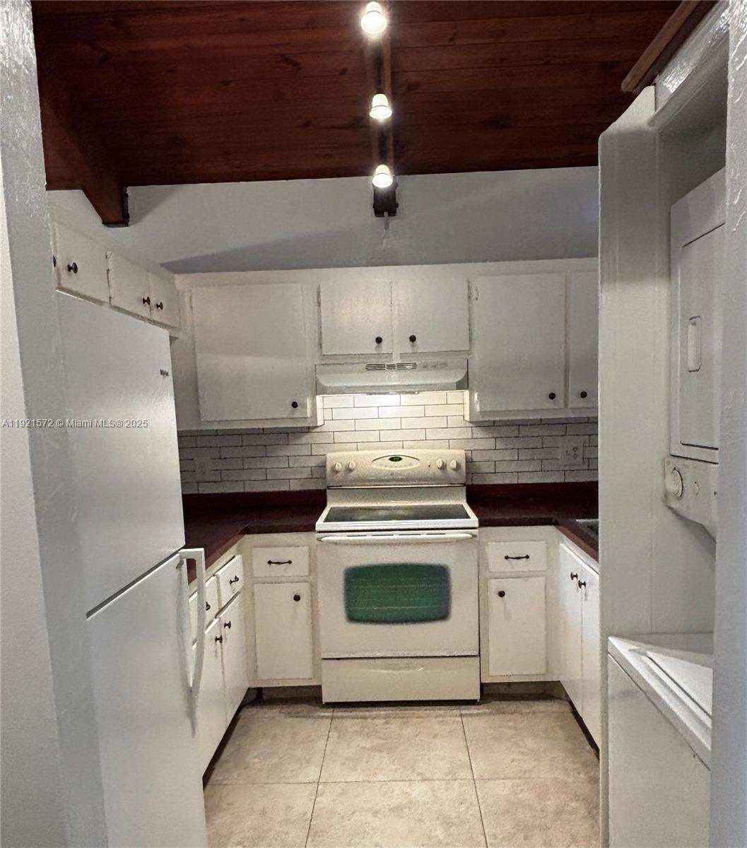 PALM-AIRE VILLAGE 4TH SEC - Residential Lease