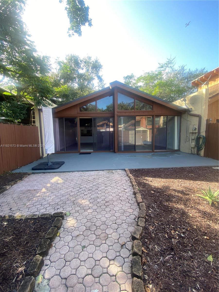 PALM-AIRE VILLAGE 4TH SEC - Residential Lease