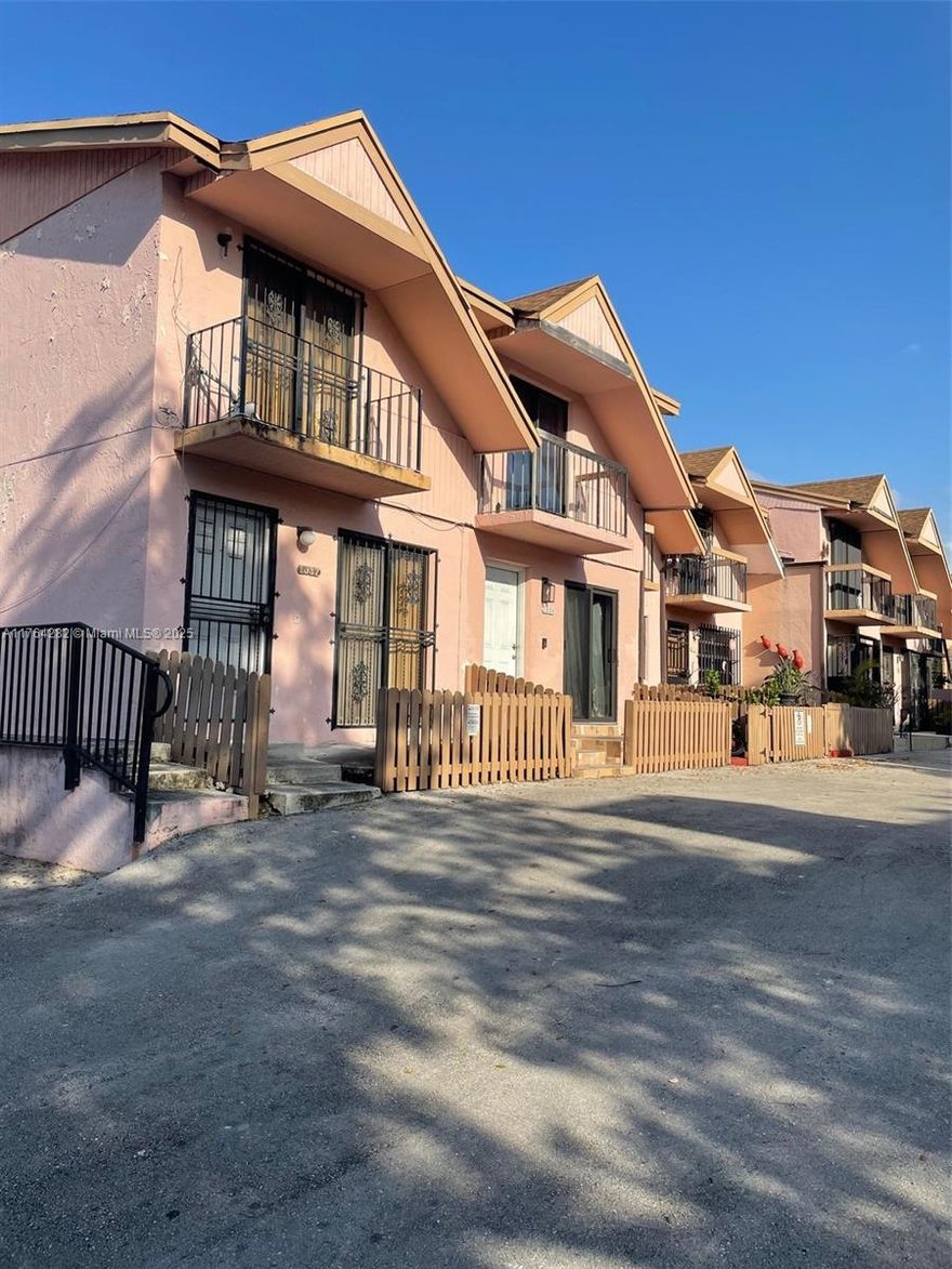 Beautiful and Charming * Two-story 2 bed-1.5 bath townhouse. Very convenient location in the Little Havana. This is a gated townhouse community, minutes away from Downtown Miami, I-95 local shops and schools.
Tiles floors in the living area and new carpets in bedrooms upstairs. Spacious large kitchen with modern appliances, new washer and dryer. Front and rear patio for BBQ and balcony upstairs.*Very easy to show* Go to Showing. Fast approval. L Box- L Box. it can be showing any time. Tank you for showing. :)
(We are currently doin beautifying work and will finish in a few day to deliver it in impeccable condition)