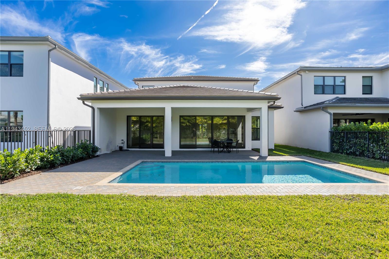 LOTUS PALM - Residential