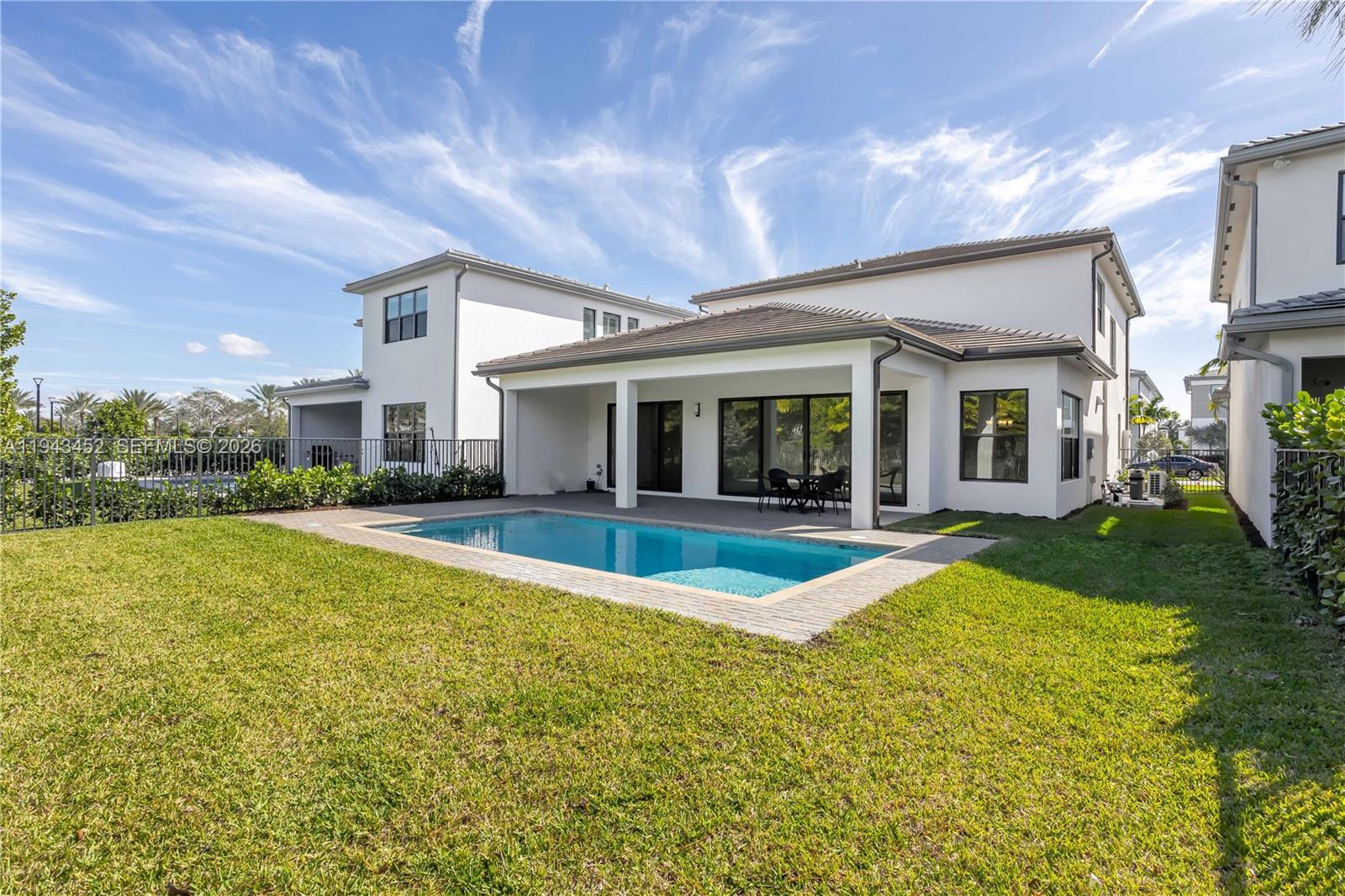 LOTUS PALM - Residential