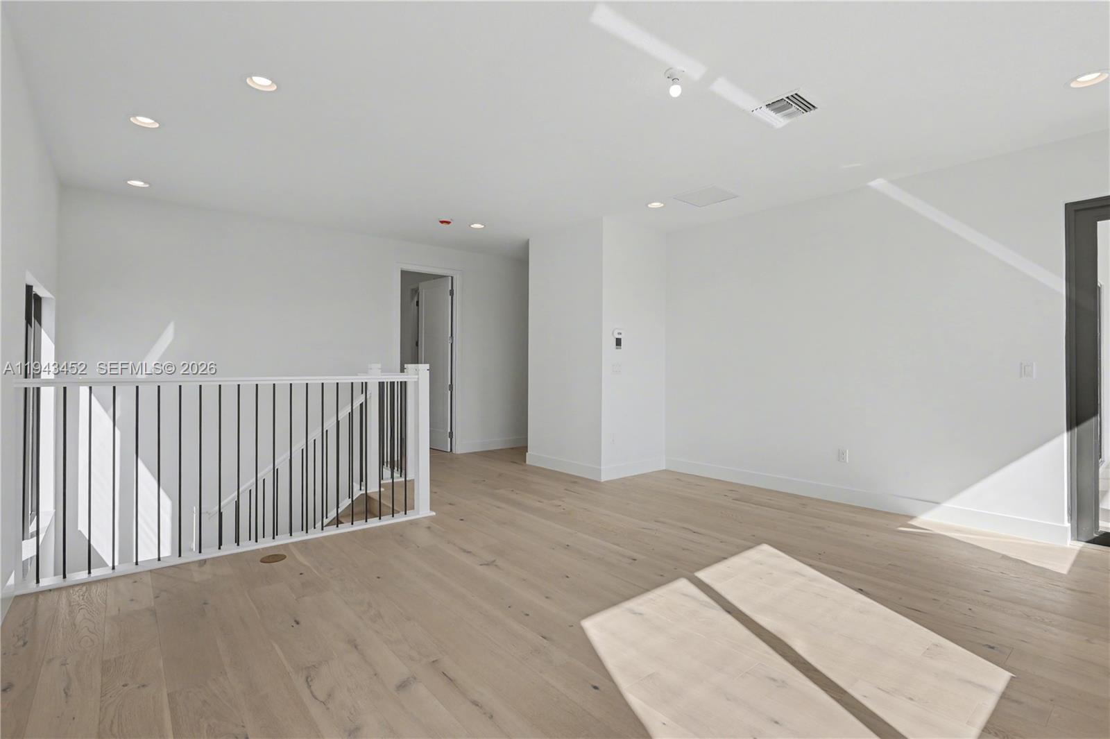 LOTUS PALM - Residential