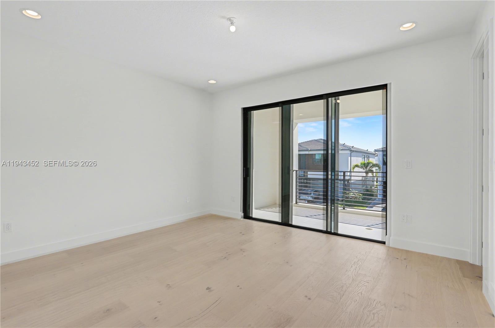 LOTUS PALM - Residential