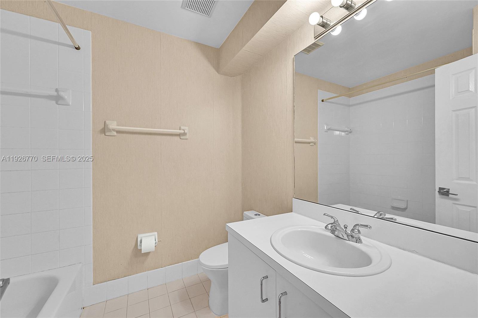 REGENCY LAKES AT COCONUT - Residential