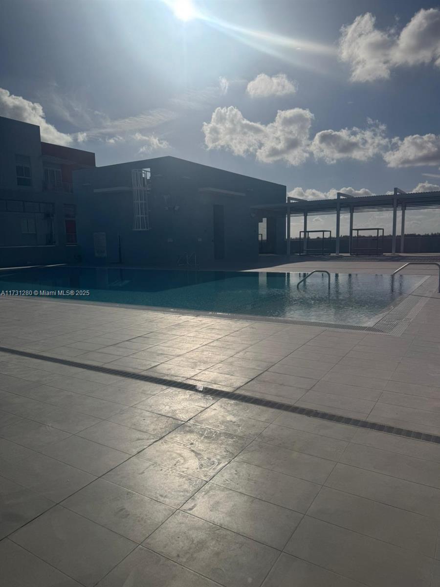 MIDTOWN AT DORAL - Residential