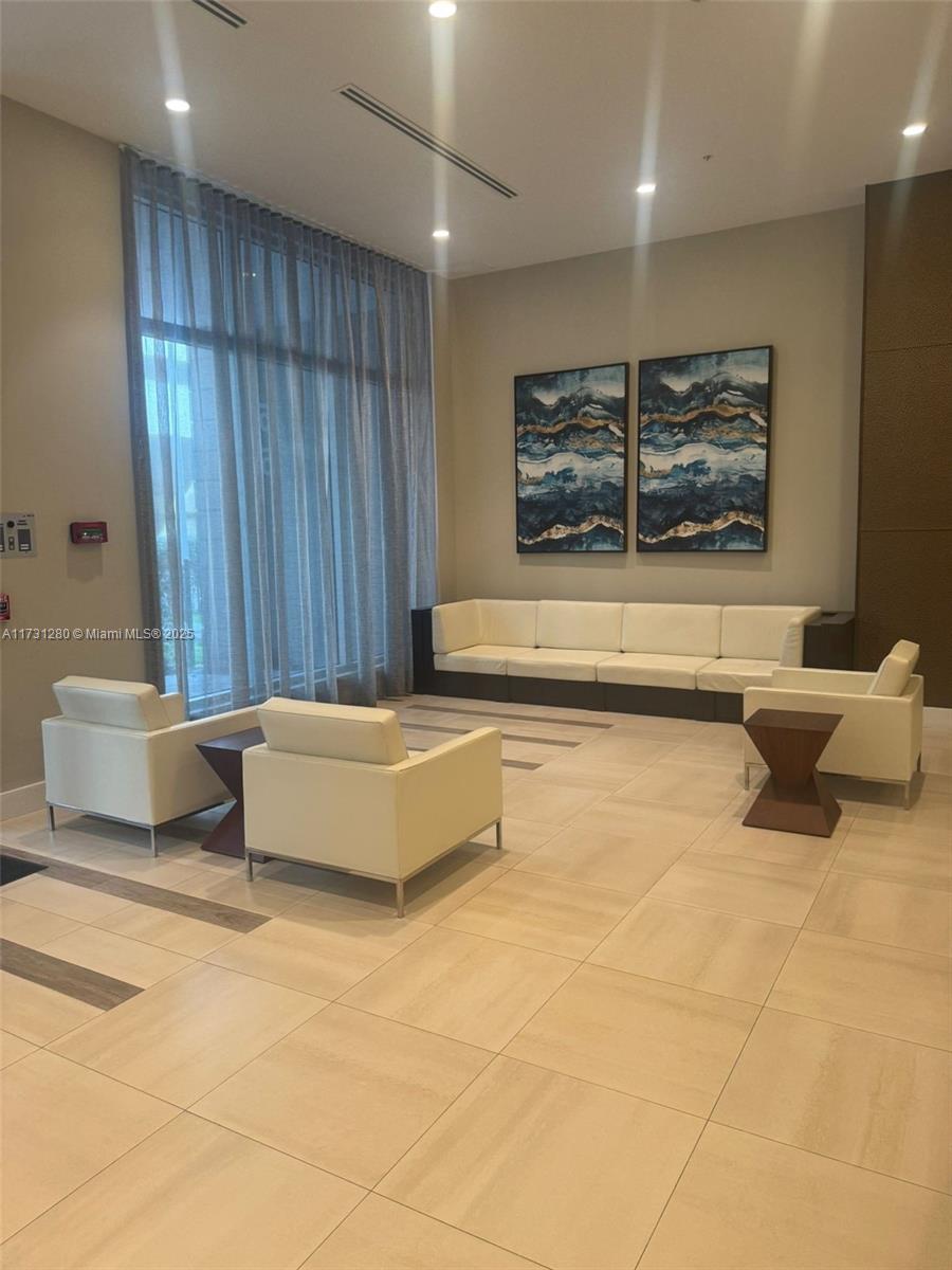 MIDTOWN AT DORAL - Residential