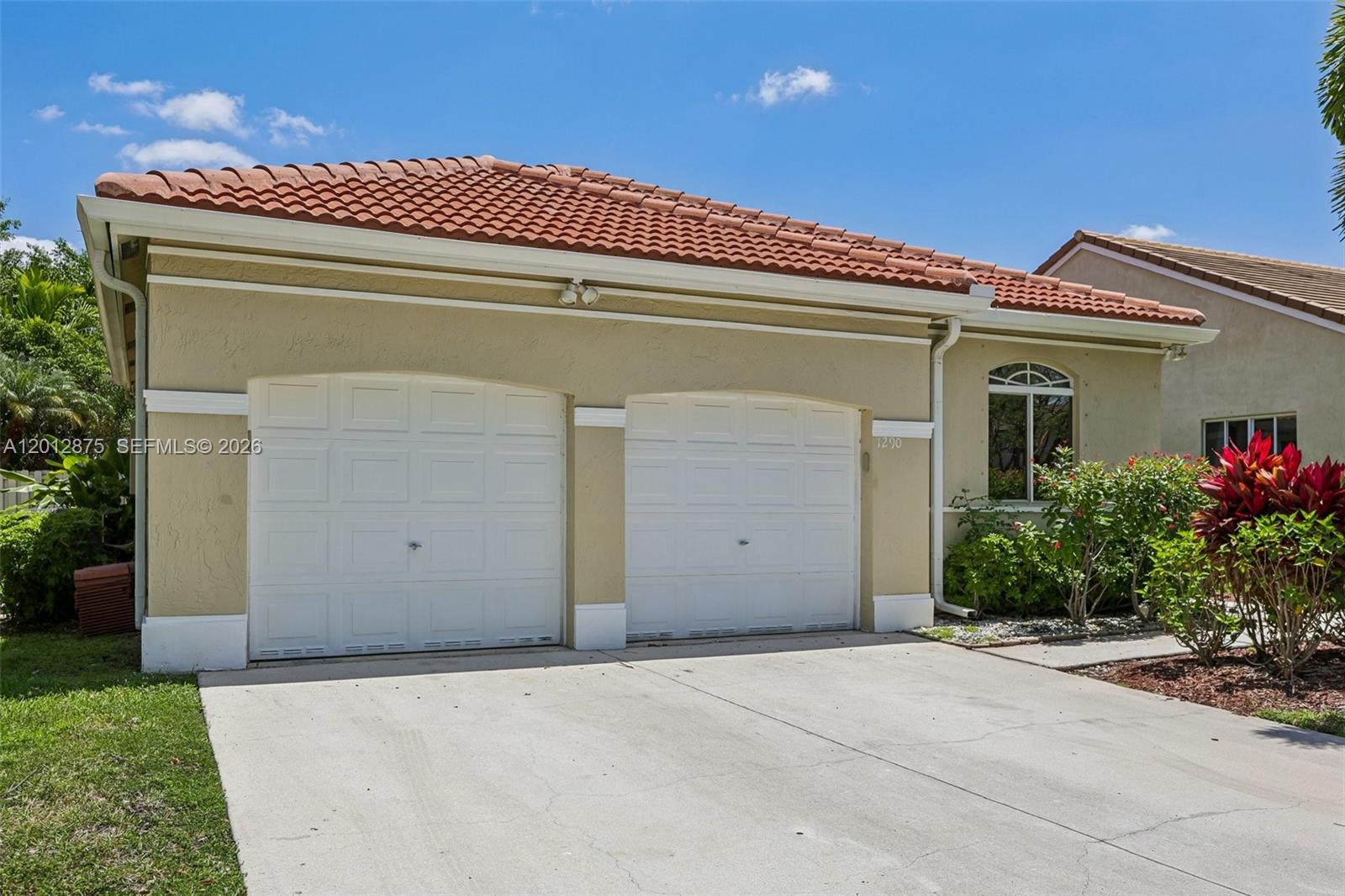 1290 Camellia Ln