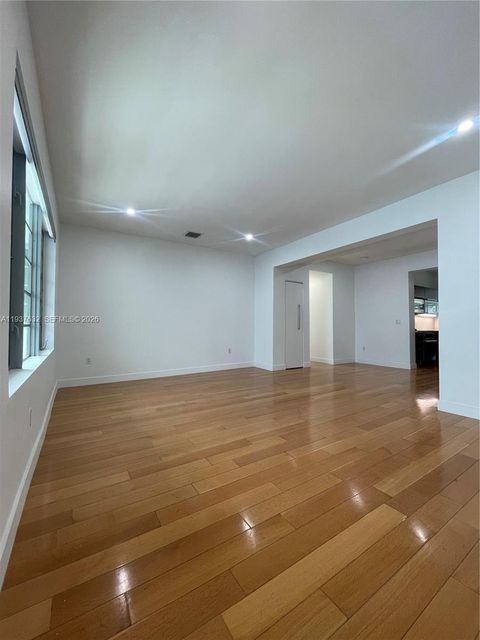 2021 Meridian Ave 12 Miami Beach FL 33139