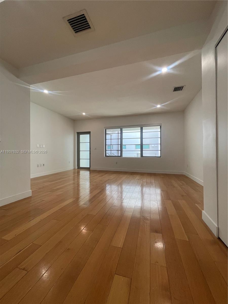 2021 Meridian Ave 12