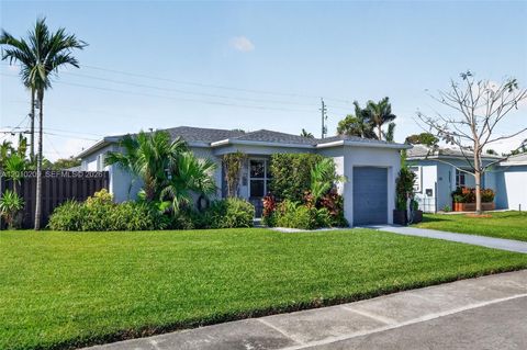 Tiny photo for 234 SE 3rd Ter, Dania Beach, FL 33004 (MLS # A12010209)