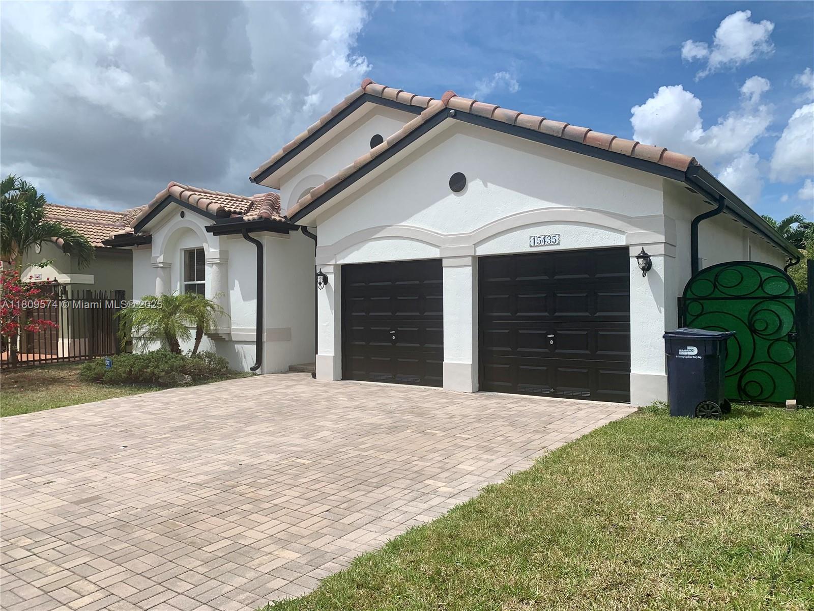 Rental Property at 15435 Sw 24th Ter 15435, Miami, Broward County, Florida - Bedrooms: 4 
Bathrooms: 2  - $4,000 MO.