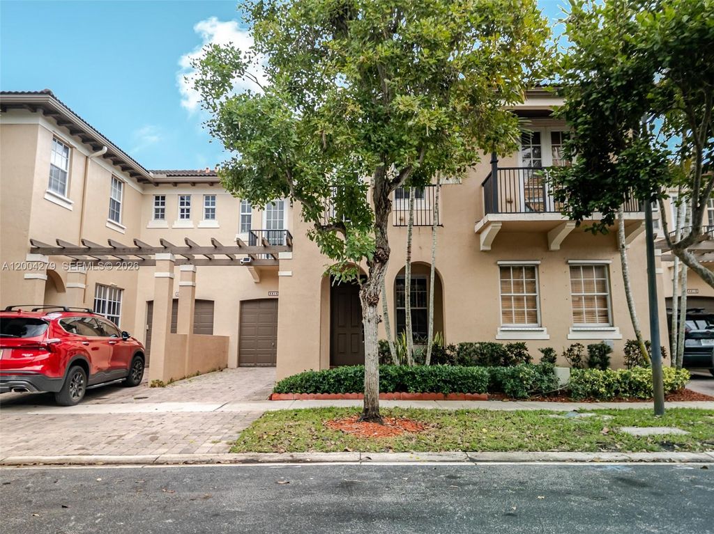 Photo of 4414 Morgan Ln, Davie, FL 33328 (MLS # A12004279)