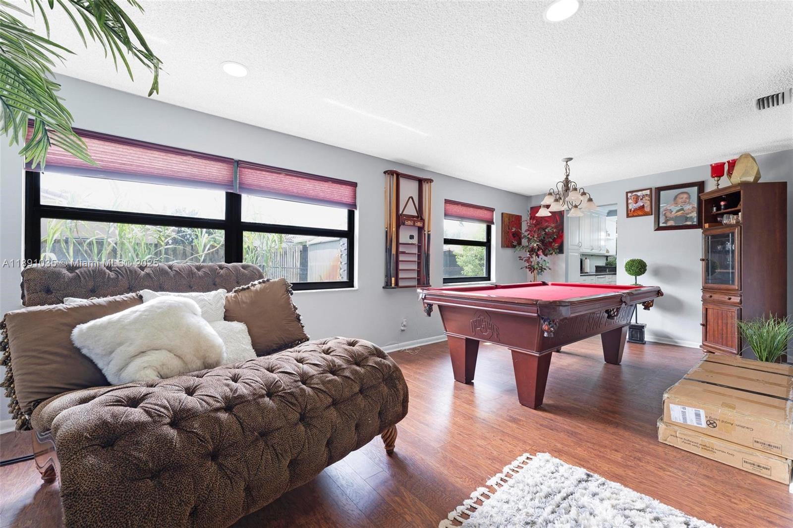 RAMBLEWOOD - Residential