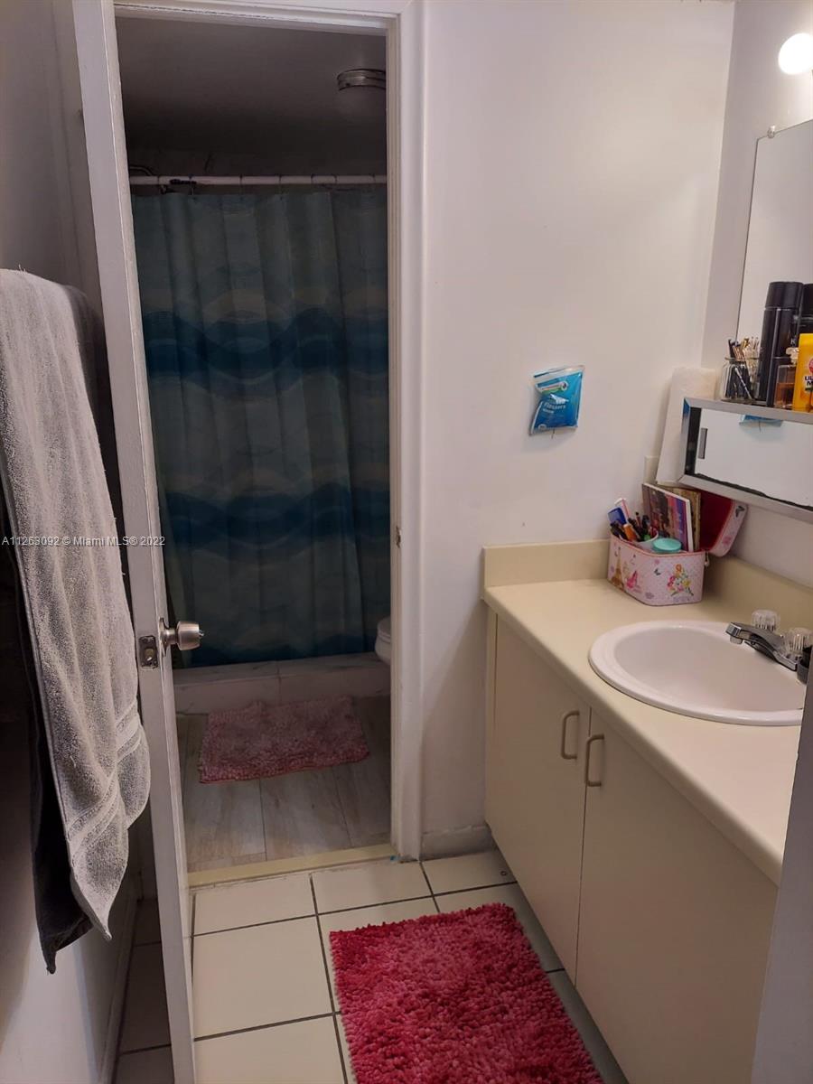 Photo 3 of 9 of listing 2302ed7a-5834-4673-af52-21fc16b04eba condo