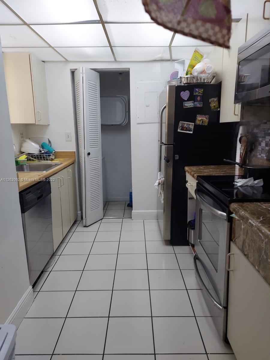 Photo 4 of 9 of listing 2302ed7a-5834-4673-af52-21fc16b04eba condo