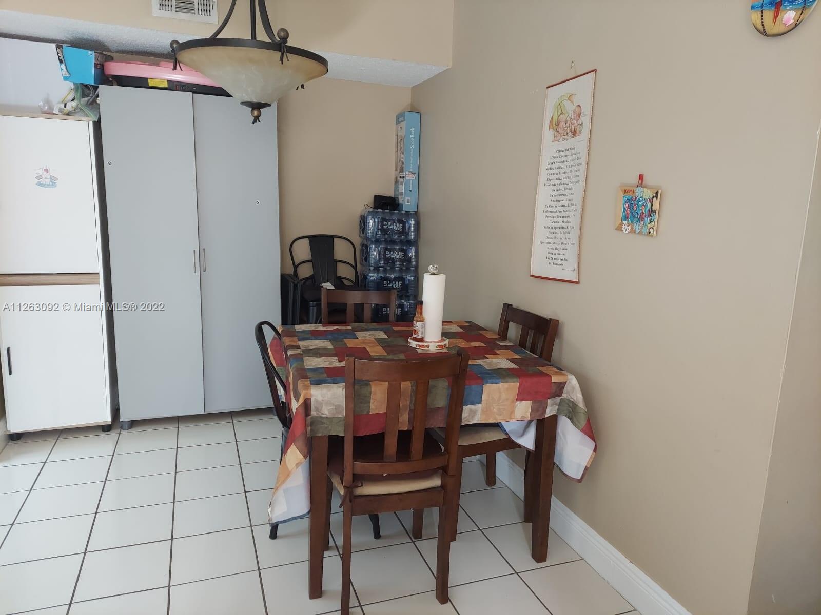 Photo 5 of 9 of listing 2302ed7a-5834-4673-af52-21fc16b04eba condo