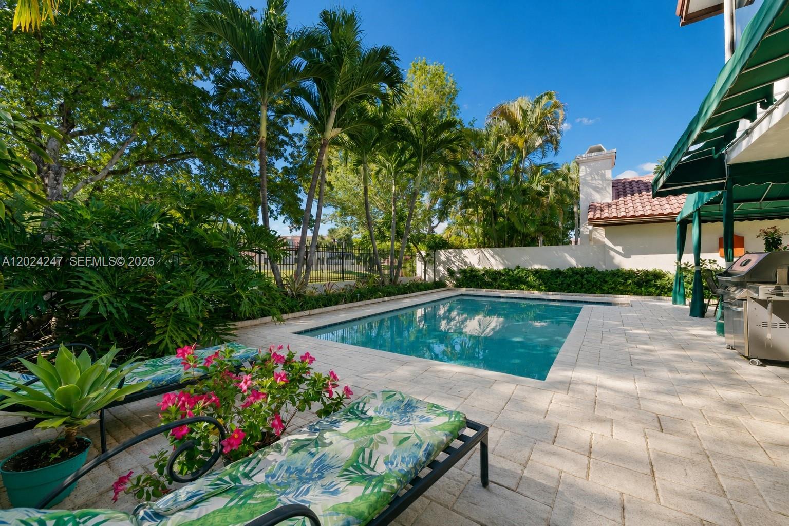 TOWN PLACE CLUB VILLAS - Residential