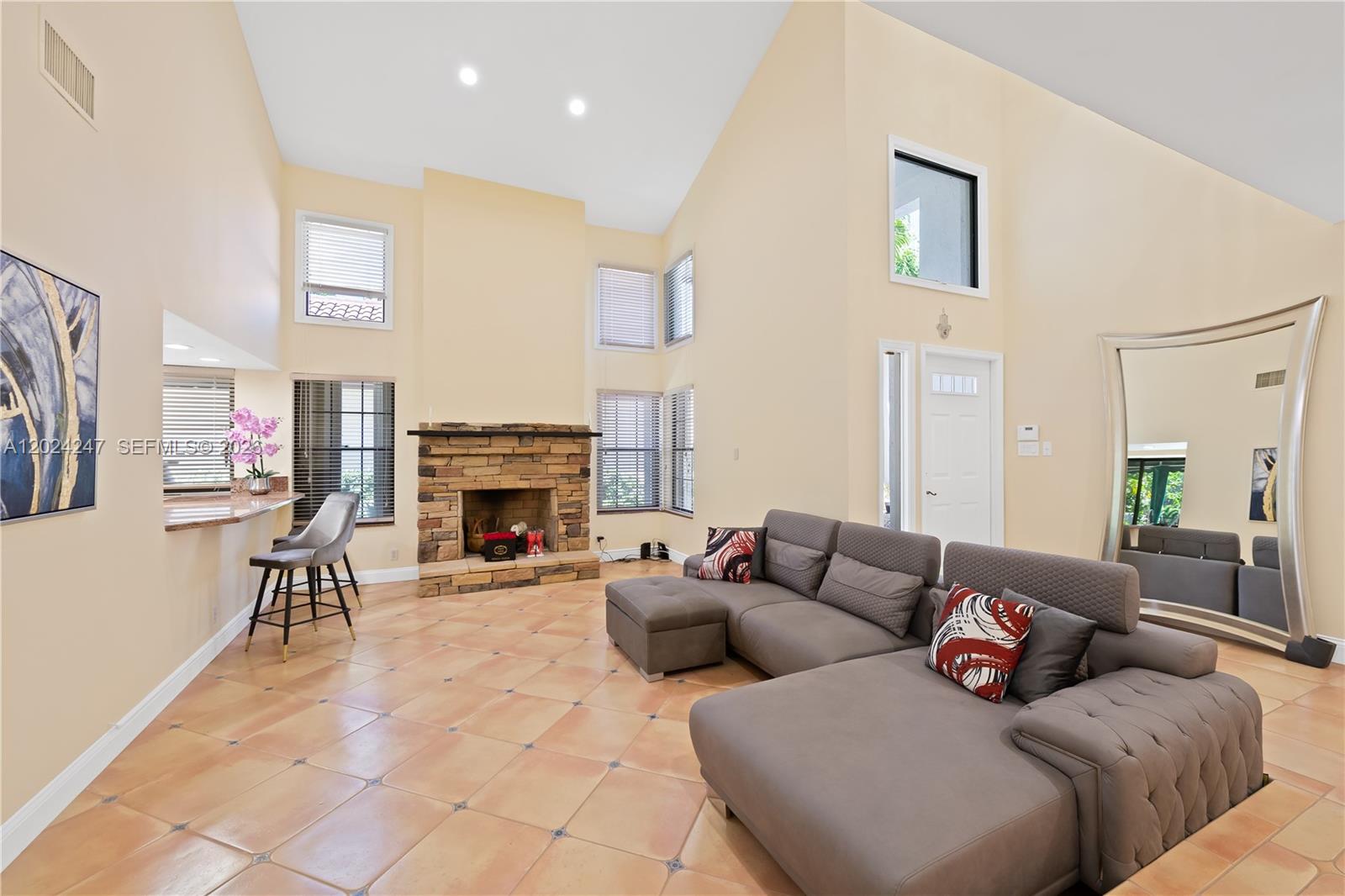 TOWN PLACE CLUB VILLAS - Residential