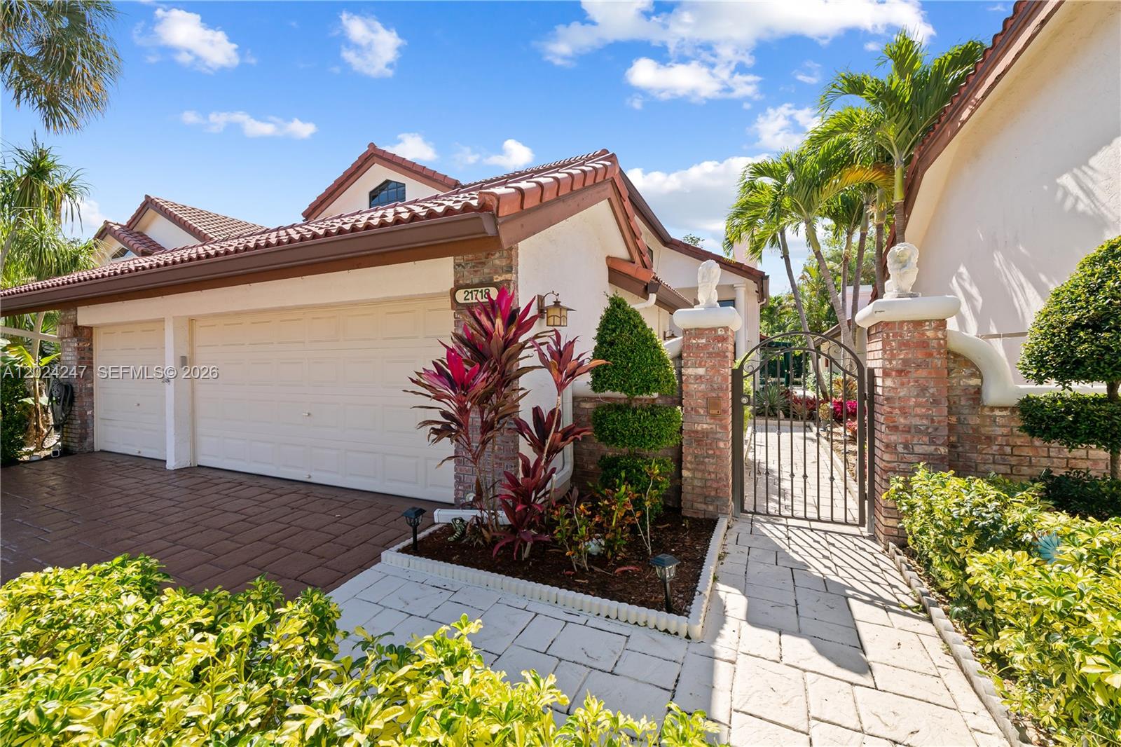 TOWN PLACE CLUB VILLAS - Residential