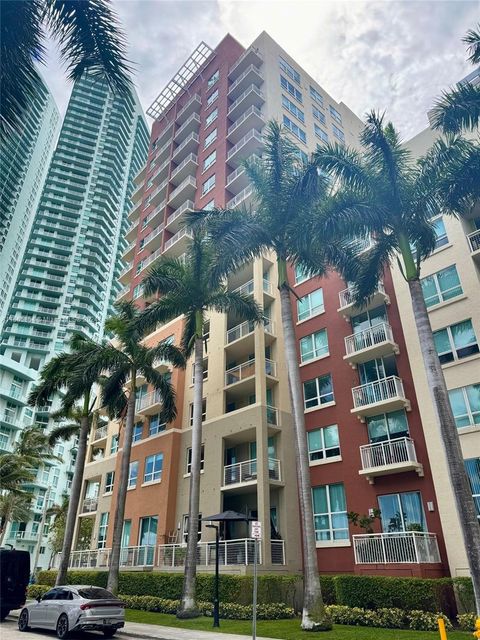 Condominium in Miami FL 2000 Bayshore Dr.jpg