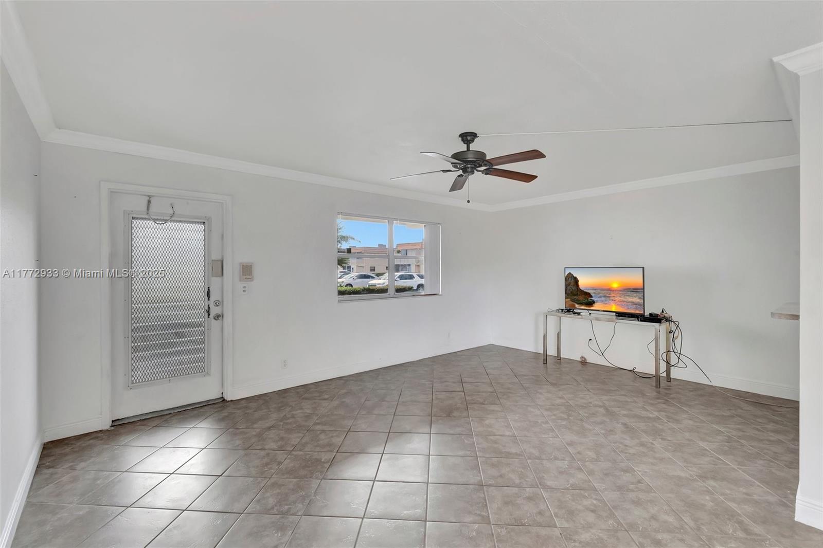 KINGS POINT SAXONY CONDOS - Residential