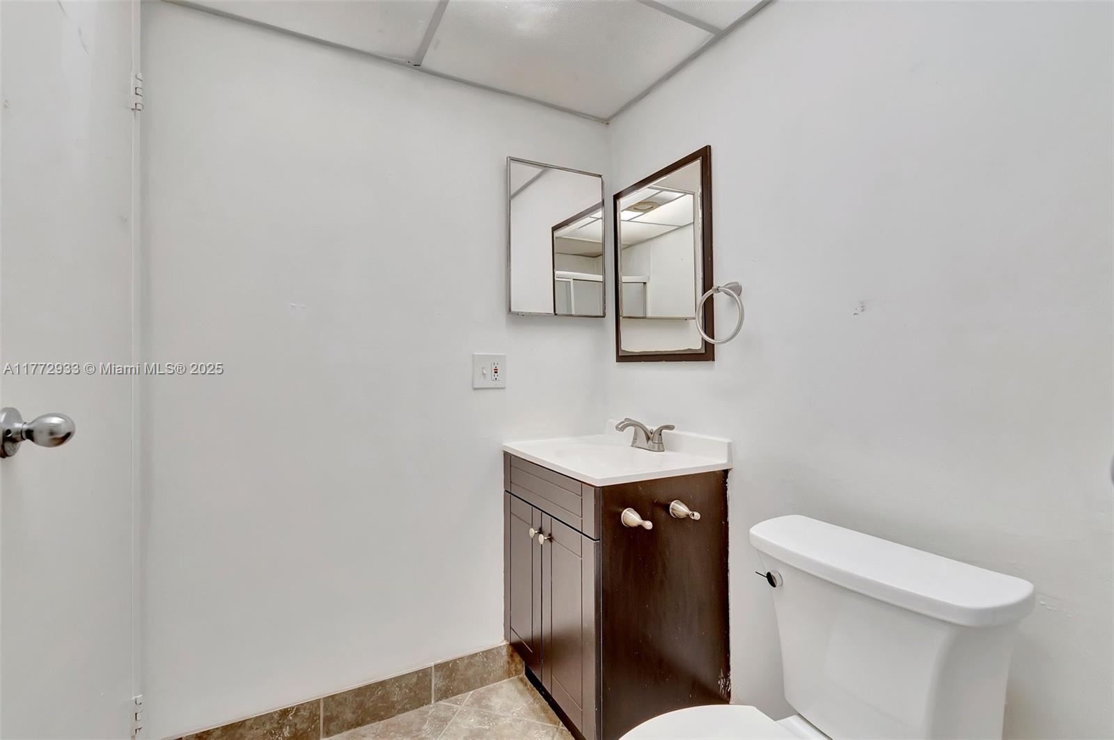KINGS POINT SAXONY CONDOS - Residential