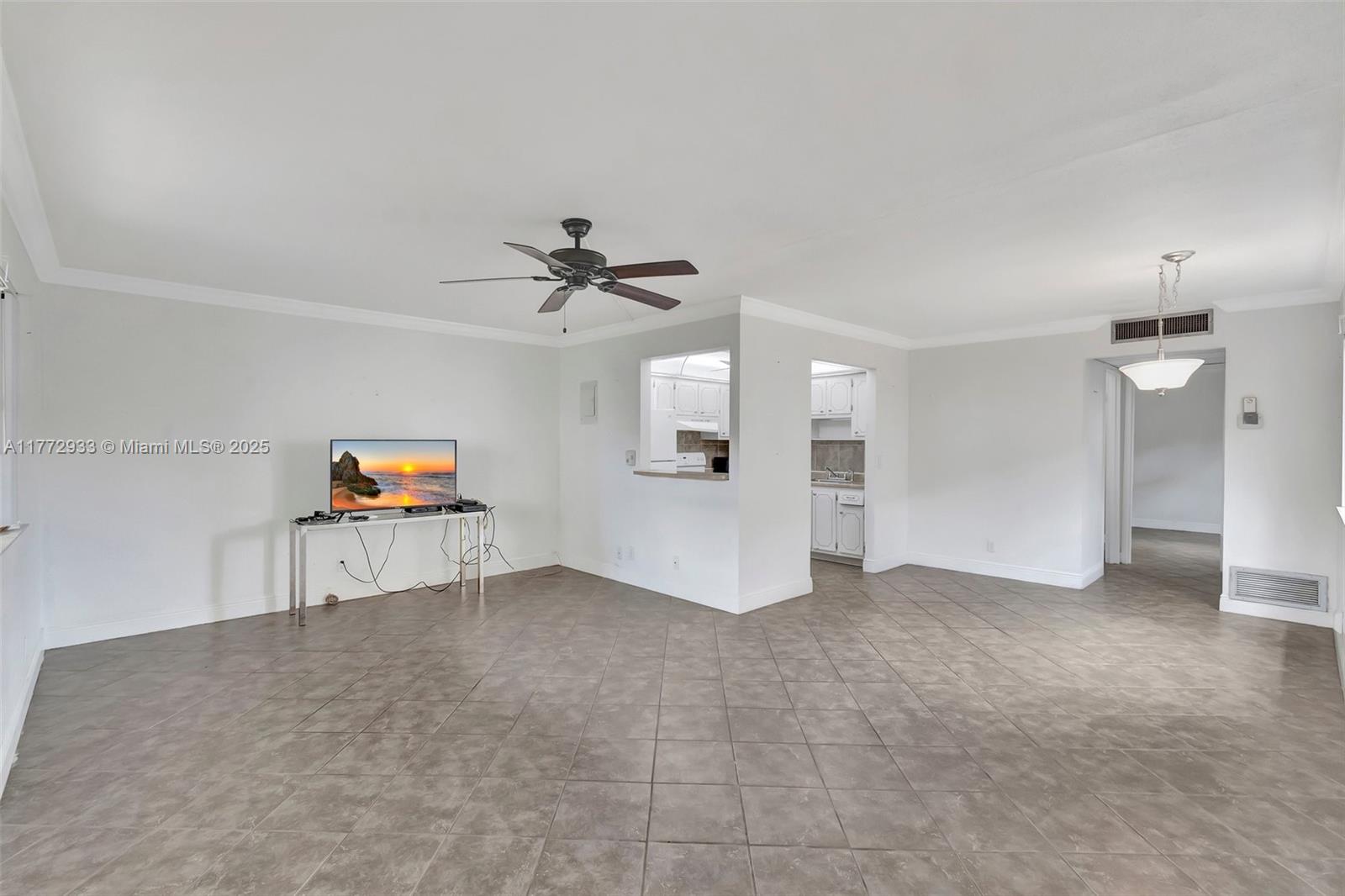 KINGS POINT SAXONY CONDOS - Residential