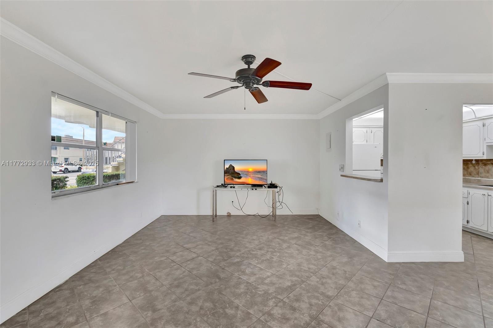 KINGS POINT SAXONY CONDOS - Residential