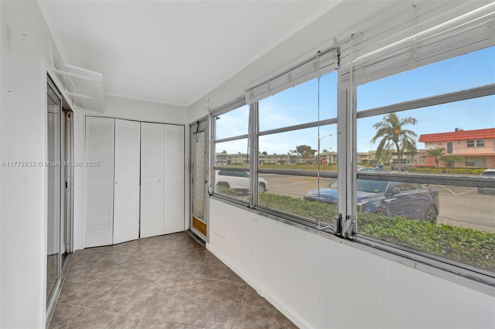 KINGS POINT SAXONY CONDOS - Residential