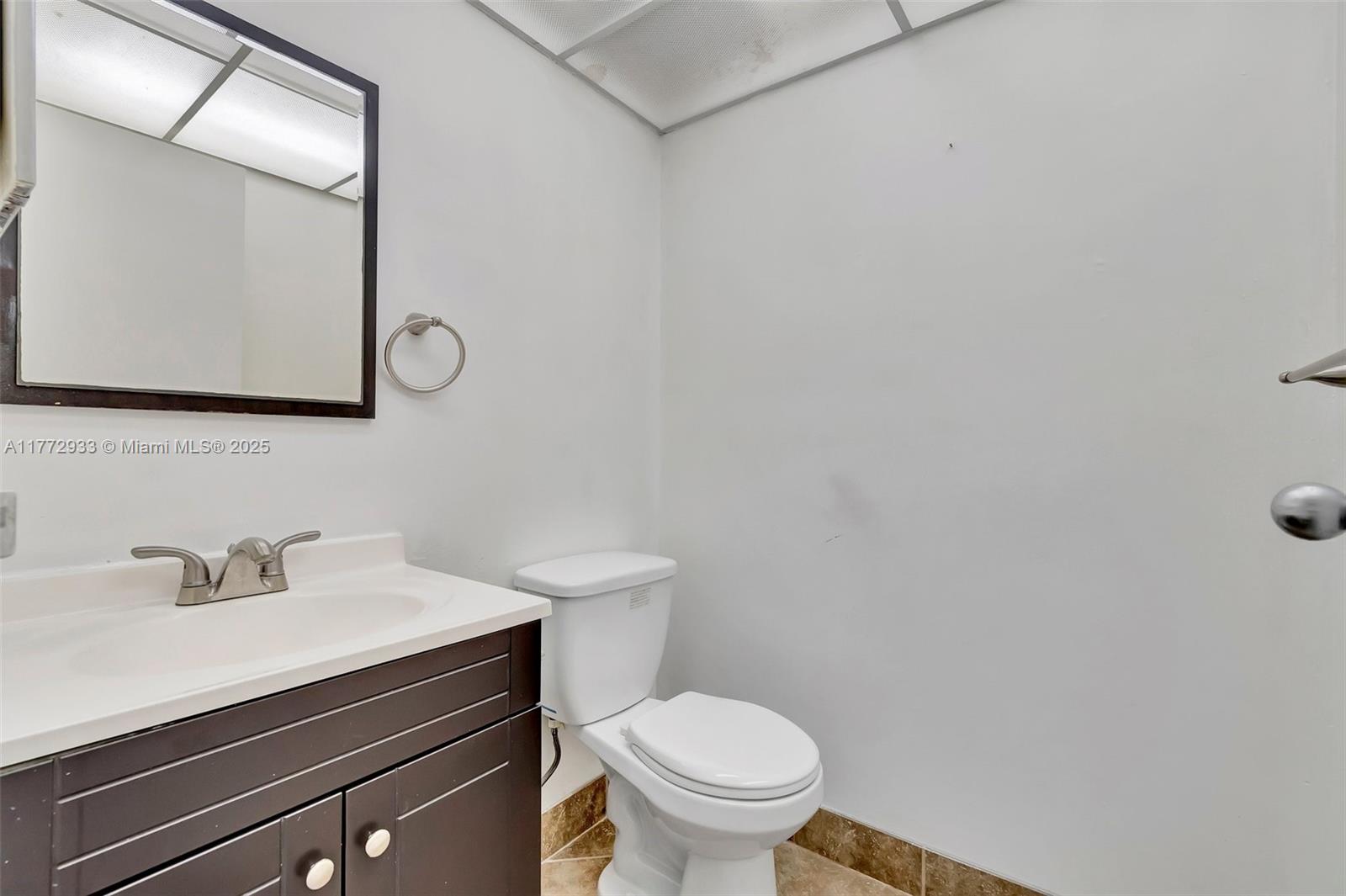 KINGS POINT SAXONY CONDOS - Residential