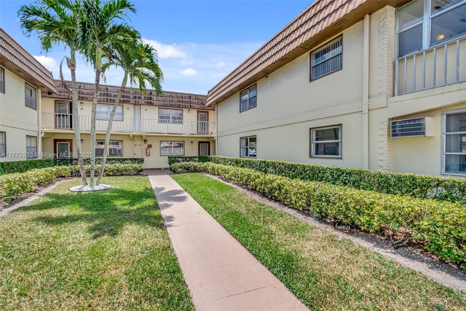 KINGS POINT SAXONY CONDOS - Residential