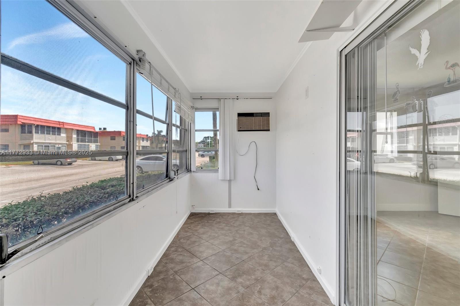 KINGS POINT SAXONY CONDOS - Residential