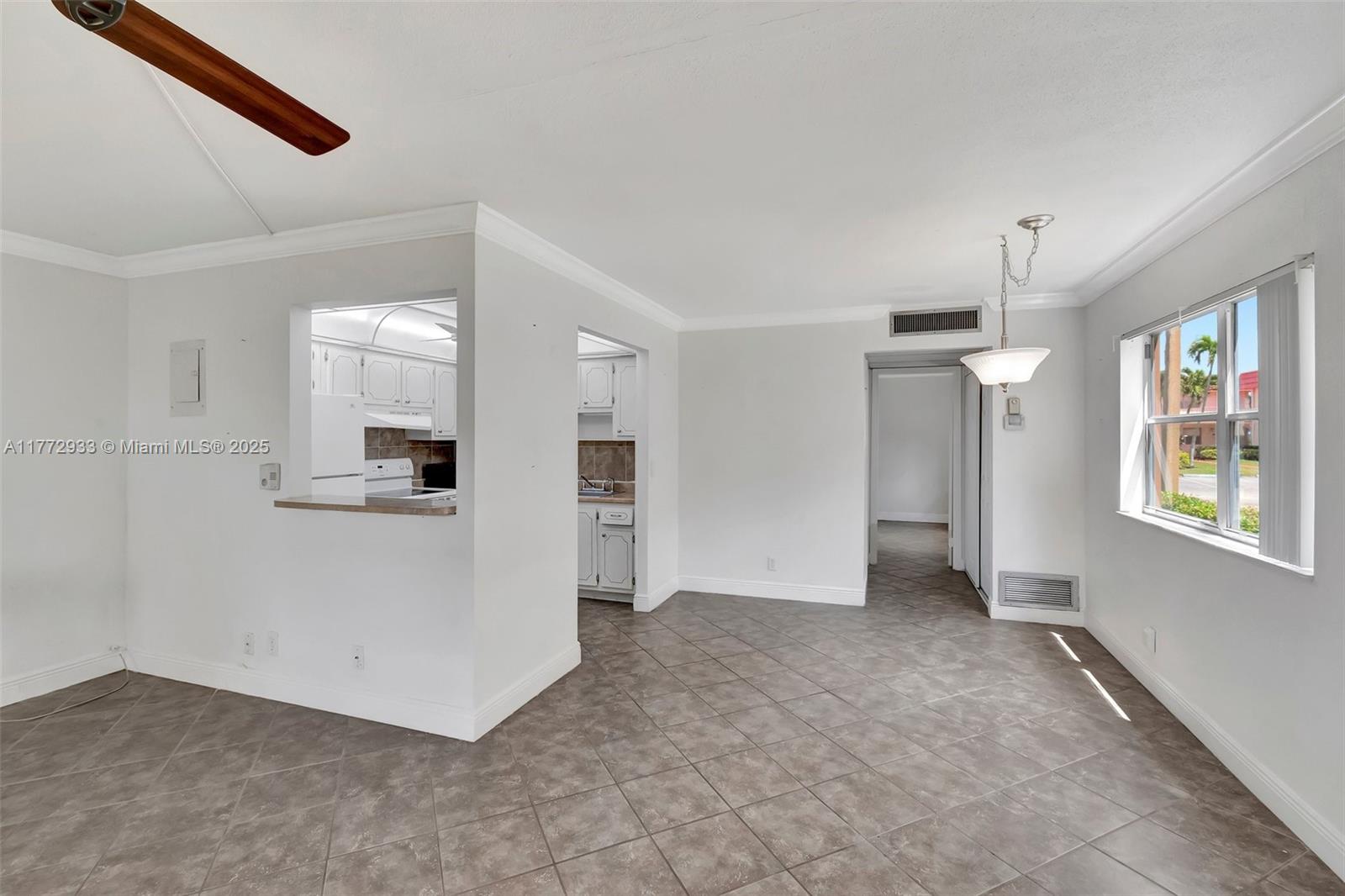 KINGS POINT SAXONY CONDOS - Residential