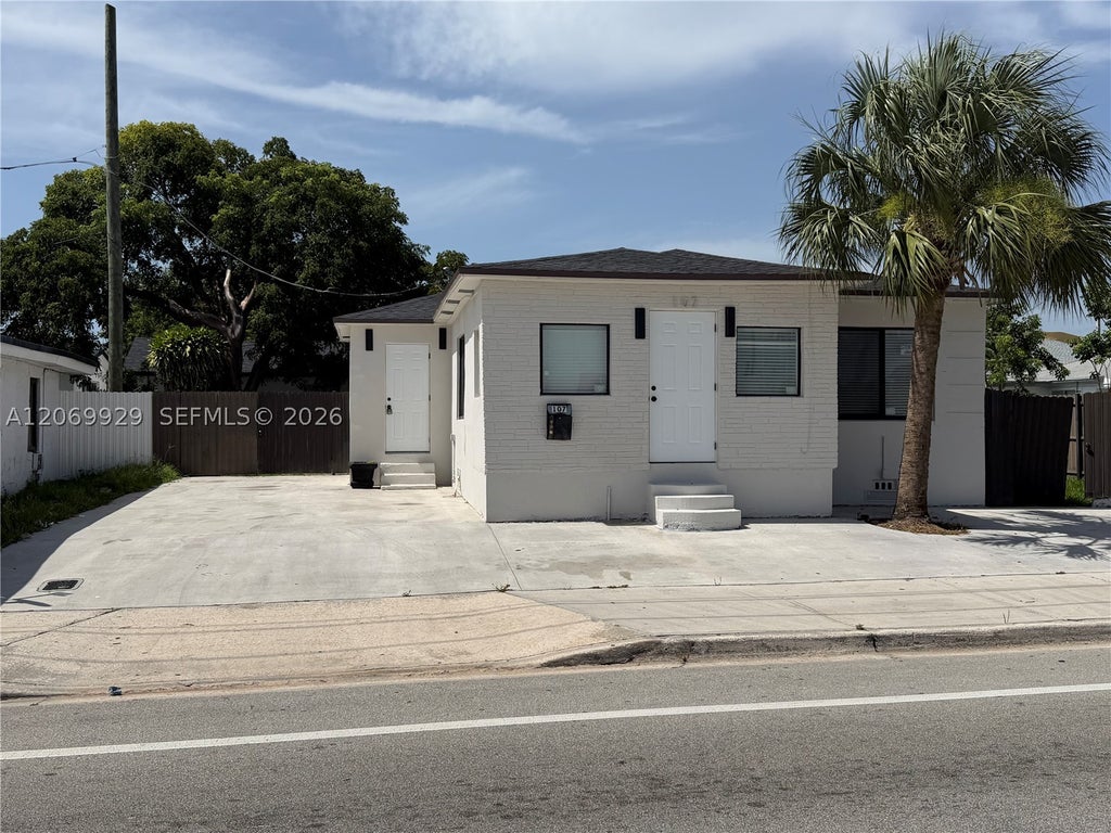 Photo of 107 W Pembroke Rd #0, Hallandale Beach, FL 33009 (MLS # A12069929)