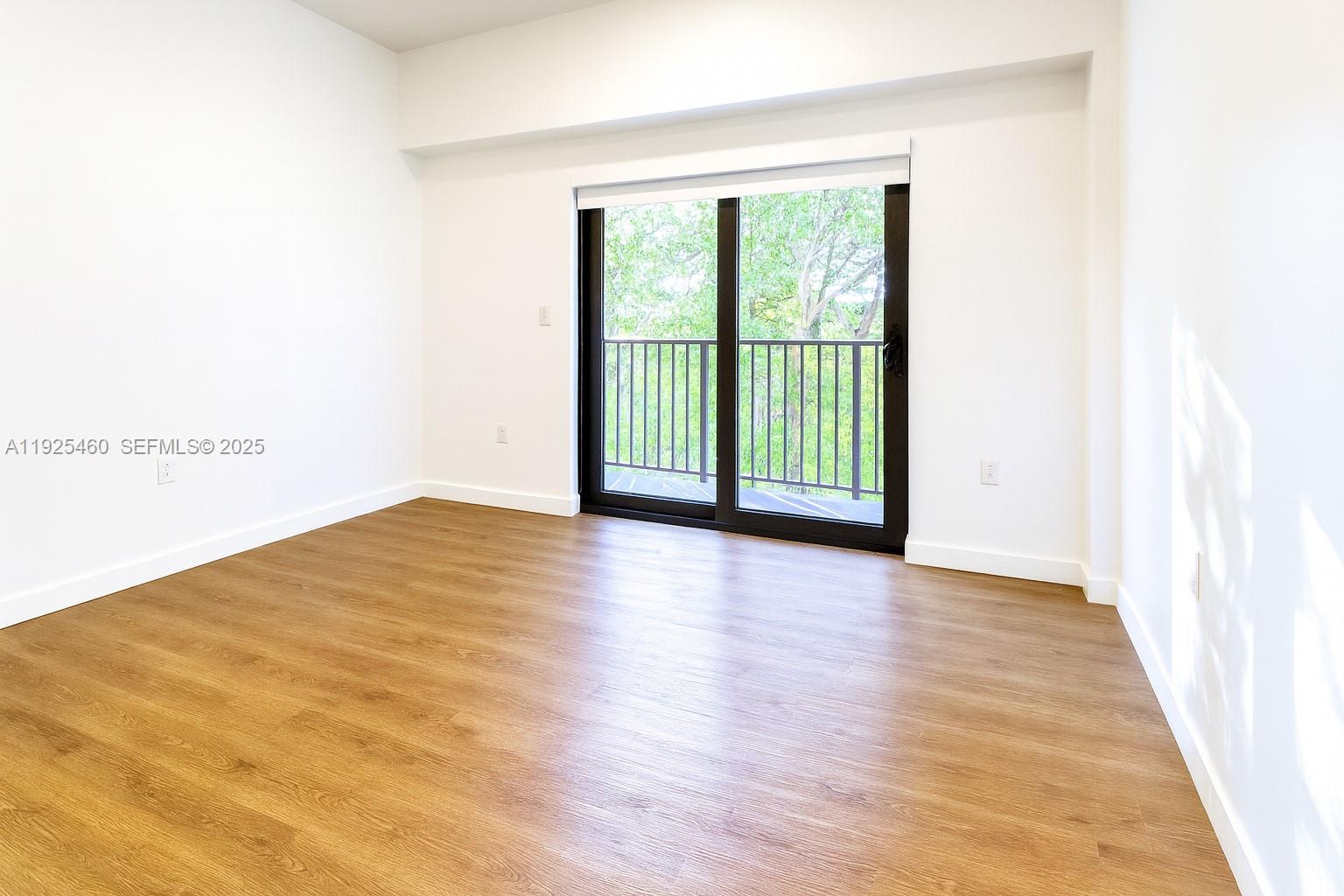 HOLLYWOOD VIEW - Residential Lease