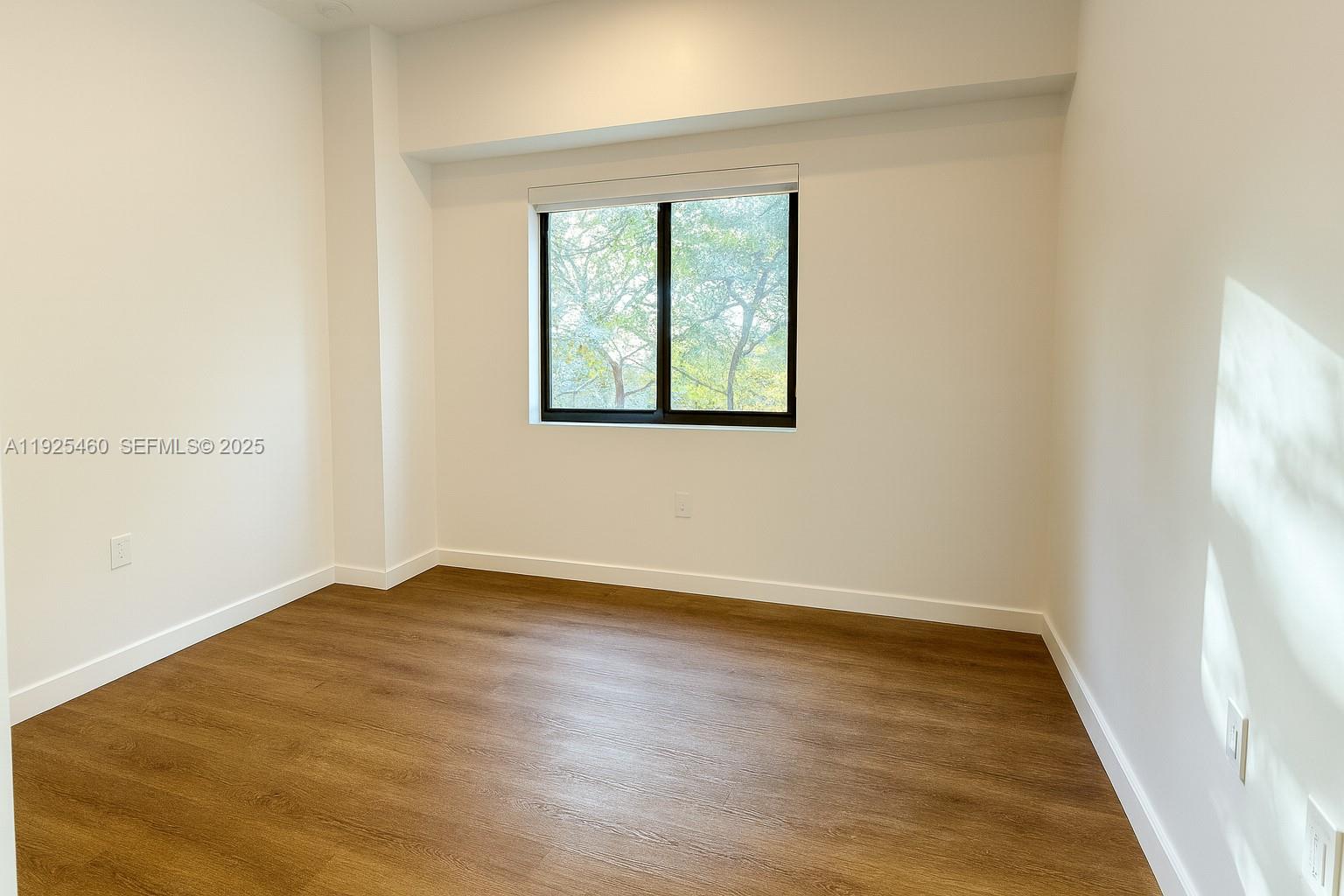 HOLLYWOOD VIEW - Residential Lease