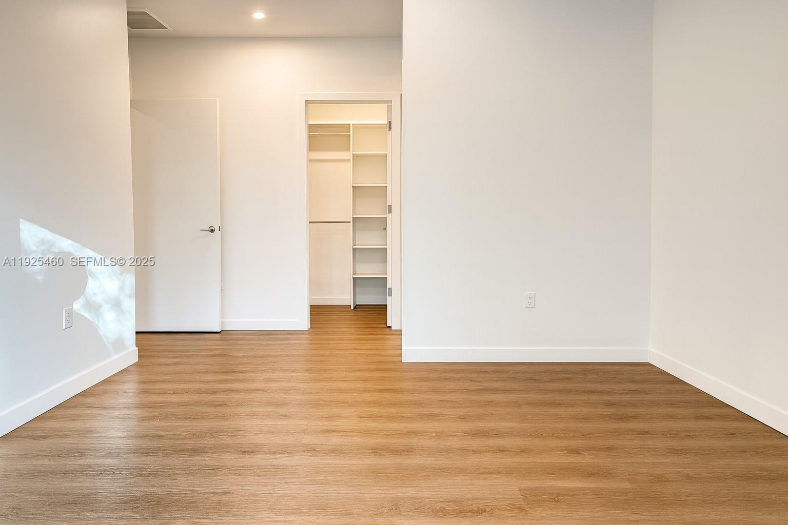 HOLLYWOOD VIEW - Residential Lease