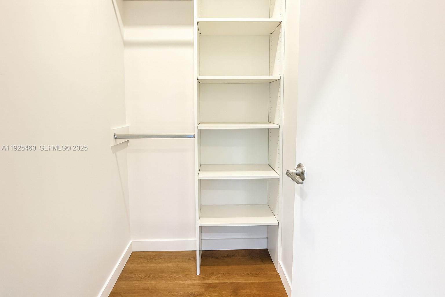 HOLLYWOOD VIEW - Residential Lease