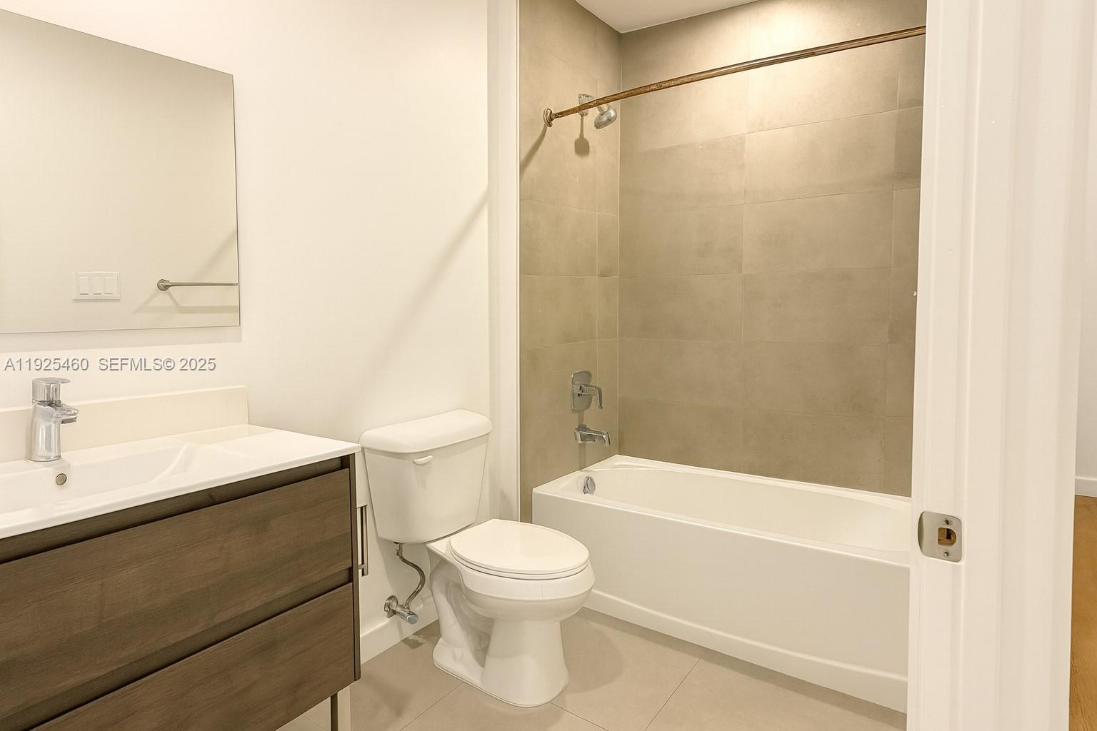 HOLLYWOOD VIEW - Residential Lease