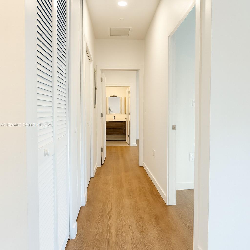 HOLLYWOOD VIEW - Residential Lease