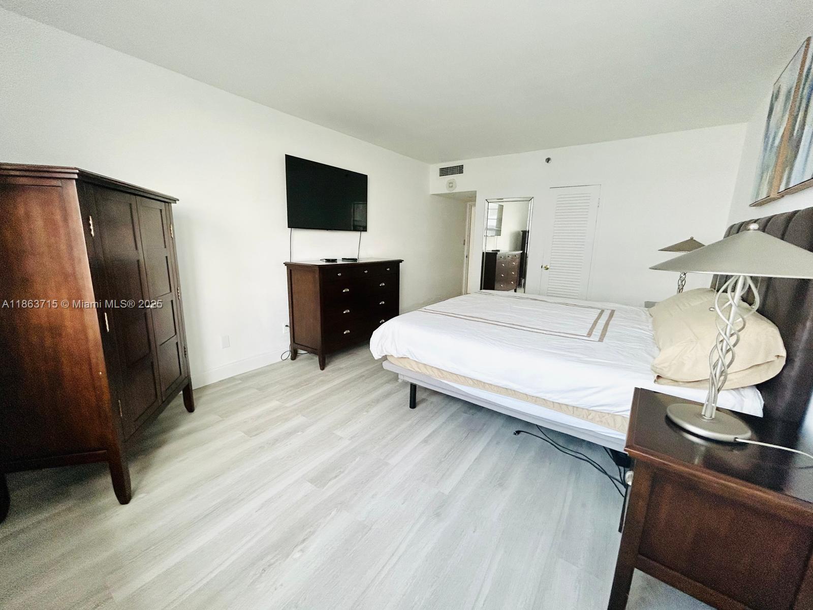 100 Lincoln Rd 535