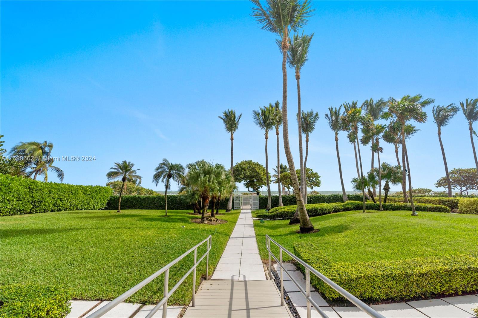 8855 Collins Ave 5A