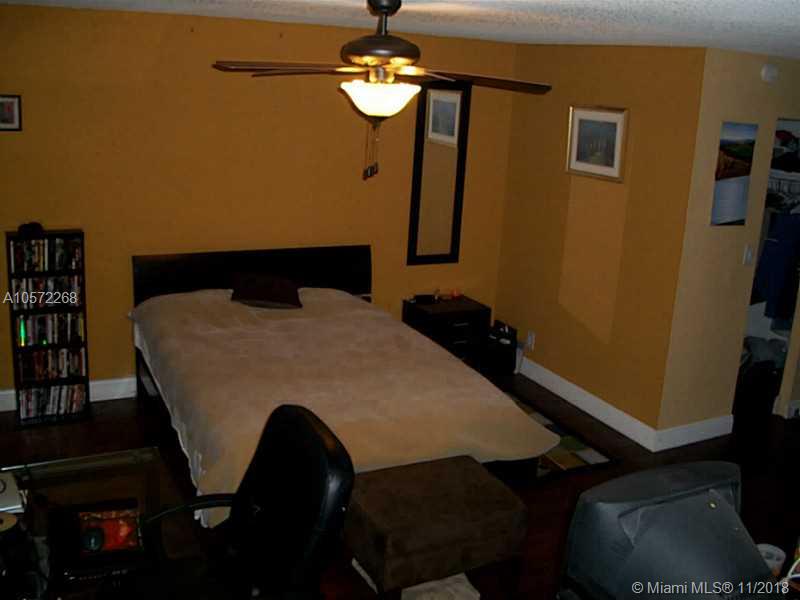 VENETIAN GARDENS - Residential Lease