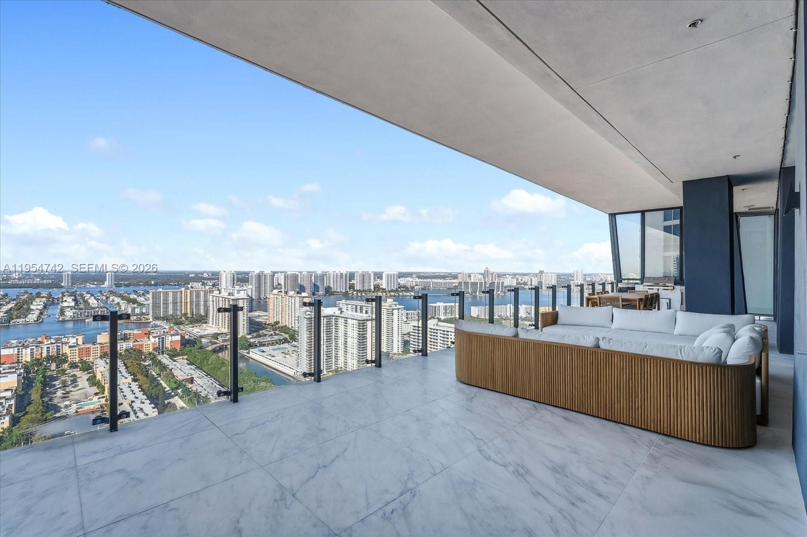 MUSE CONDO - Residential