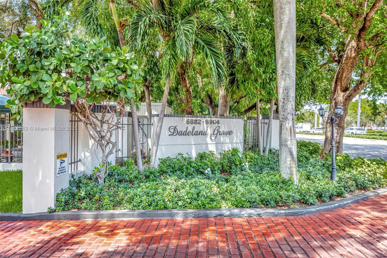 Rental Property at 6890 N Kendall Dr B301, Pinecrest, Miami-Dade County, Florida - Bedrooms: 2 
Bathrooms: 2  - $2,500 MO.