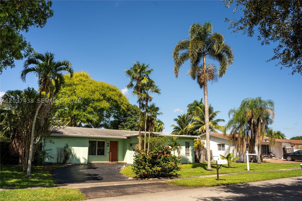 Photo of 1010 NW 93rd Ter, Pembroke Pines, FL 33024 (MLS # A12097438)