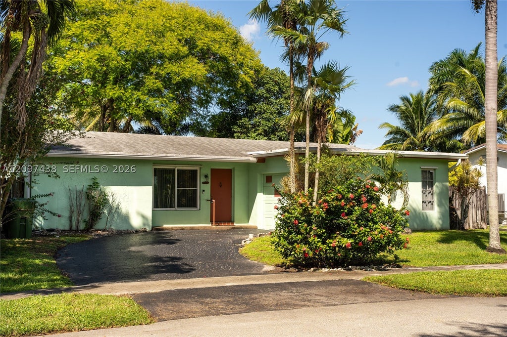 Photo of 1010 NW 93rd Ter, Pembroke Pines, FL 33024 (MLS # A12097438)
