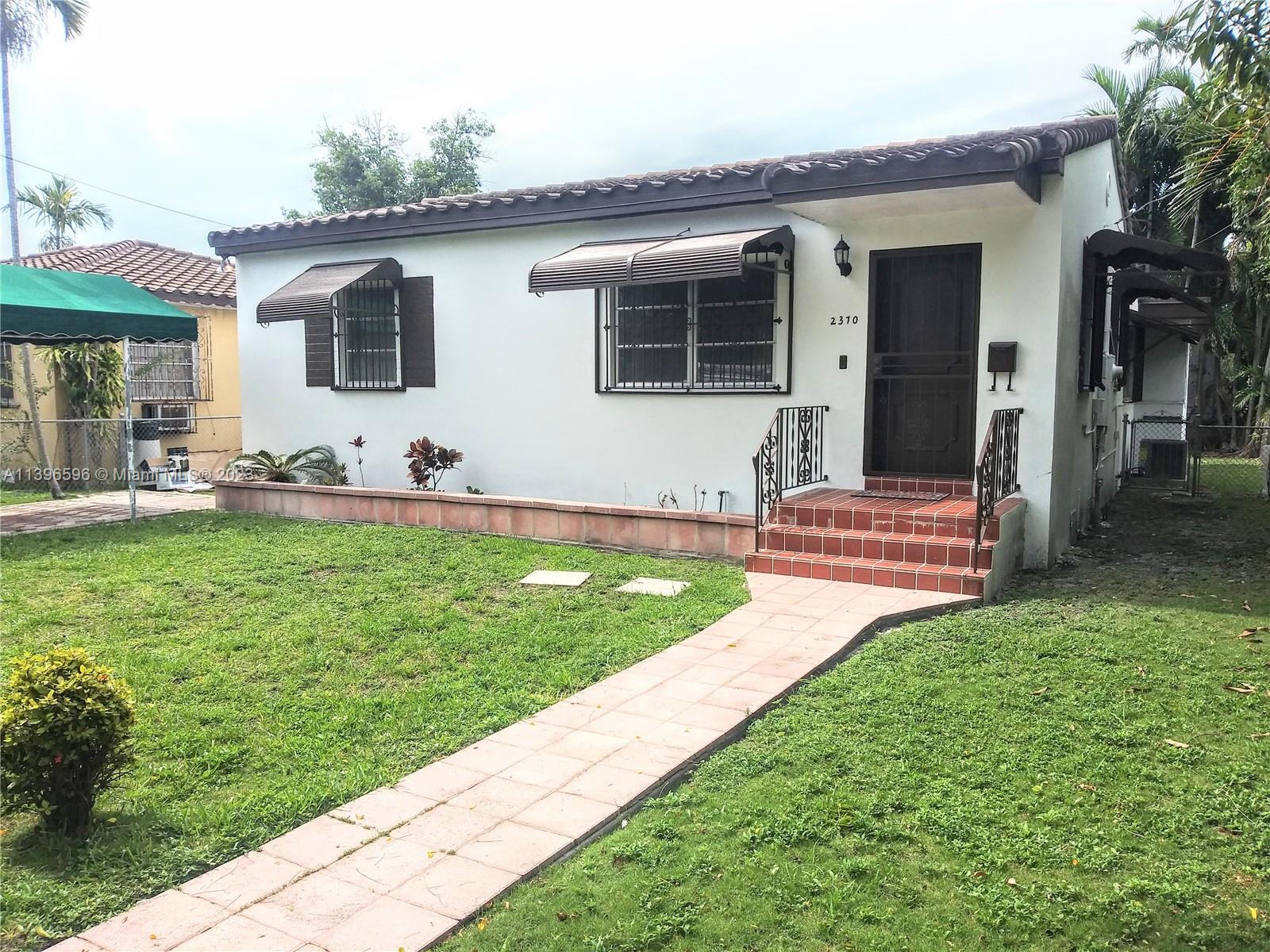 House for rent. Charming and very spacious, perfect for your family. Located near the Miami Marlins baseball stadium in between Coral Gables and Brickell. Easy access to the 836 expressway. New appliances, updated bathrooms. The house has a living room, dining room, family room, plus 3 bedrooms with a split plan. The entire property is completely fenced in. One dog OK with deposit. No aggressive breeds, please.